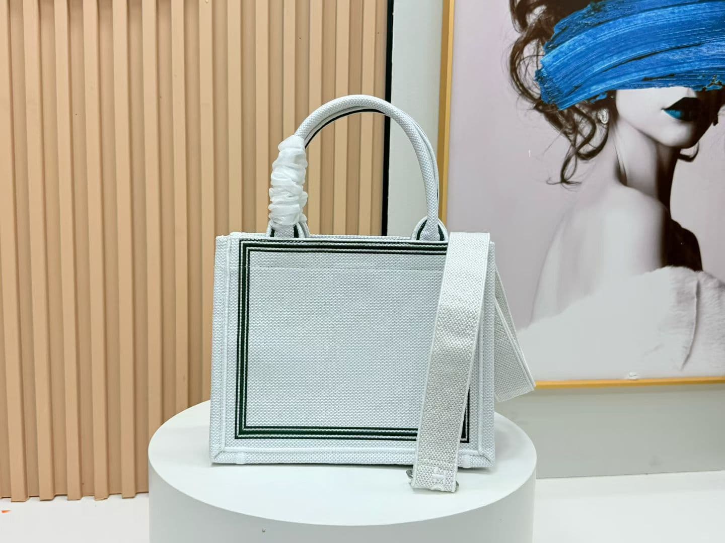 C1964 Details of Diore JWA’s new bags in the first season! The classic bags now have a modern touch. — image 4