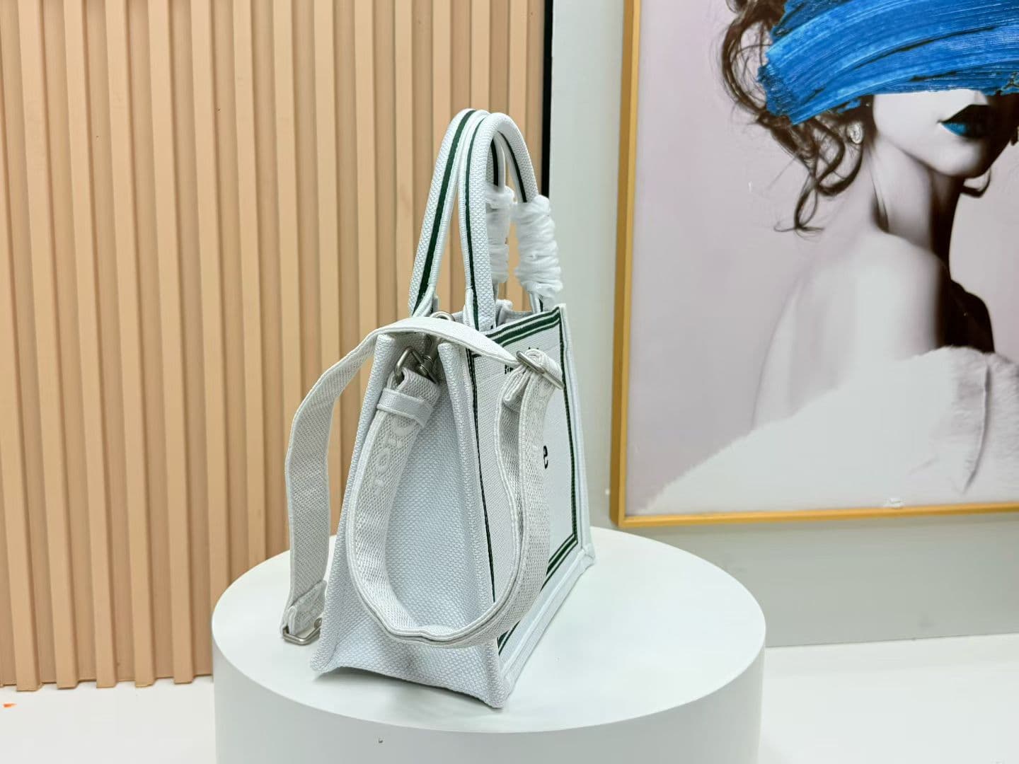 C1964 Details of Diore JWA’s new bags in the first season! The classic bags now have a modern touch. — image 2