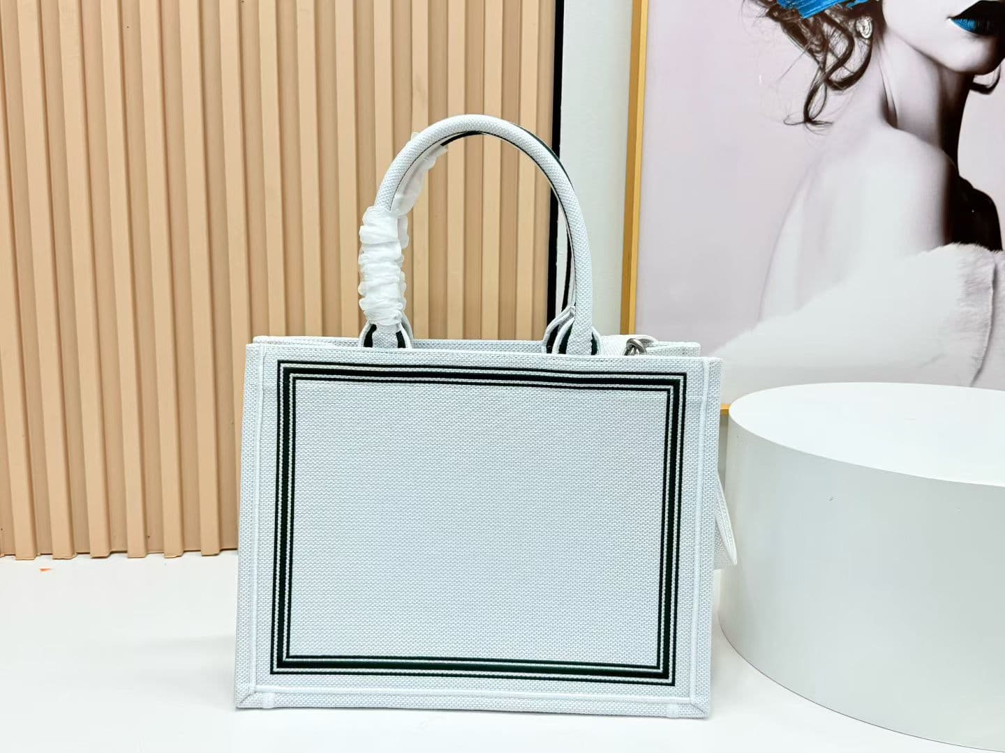 C1962 Details of Diore JWA’s new bags in the first season! The classic bags now have a modern twist. — image 4