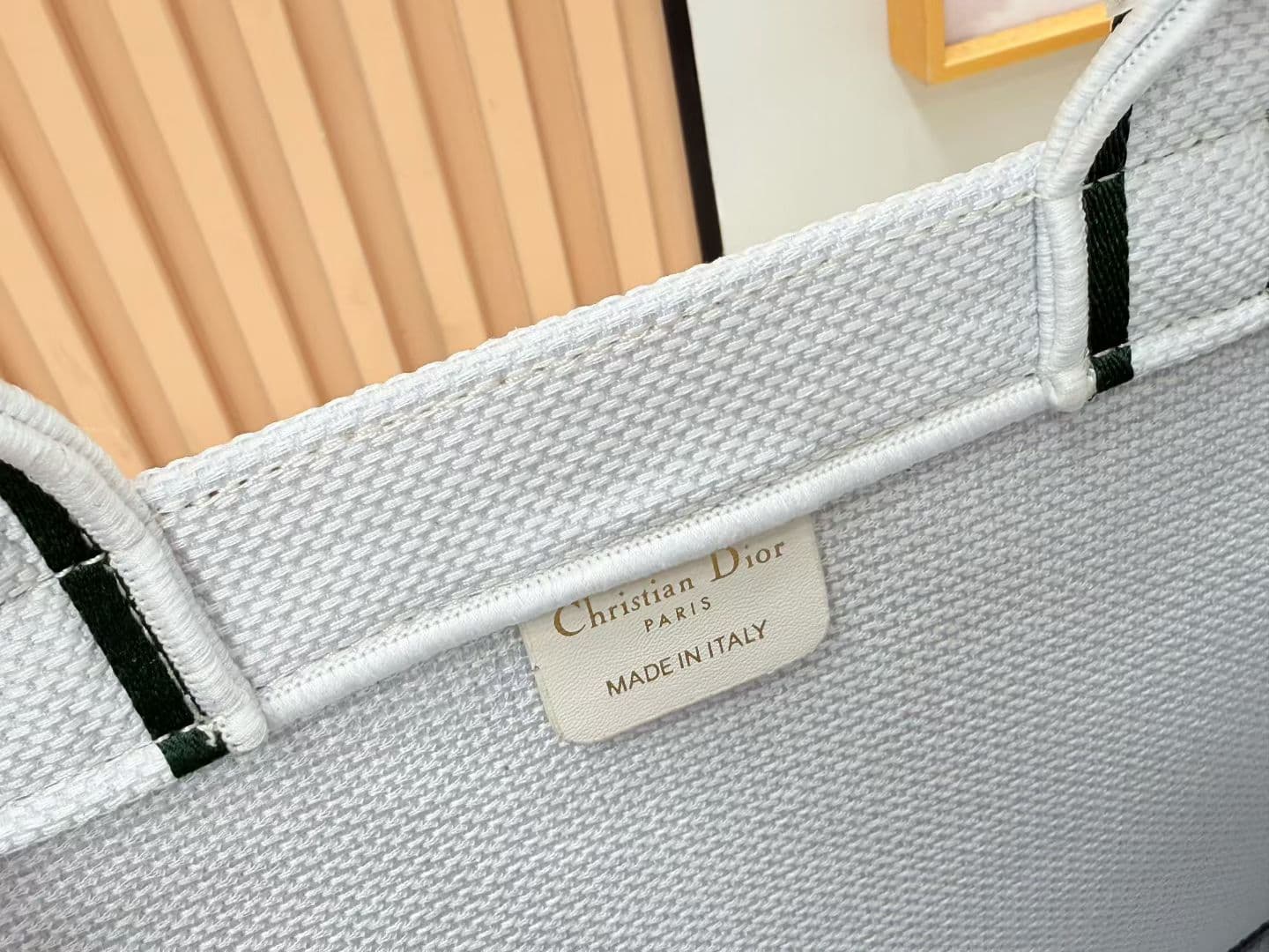C1962 Details of Diore JWA’s new bags in the first season! The classic bags now have a modern twist. — image 5