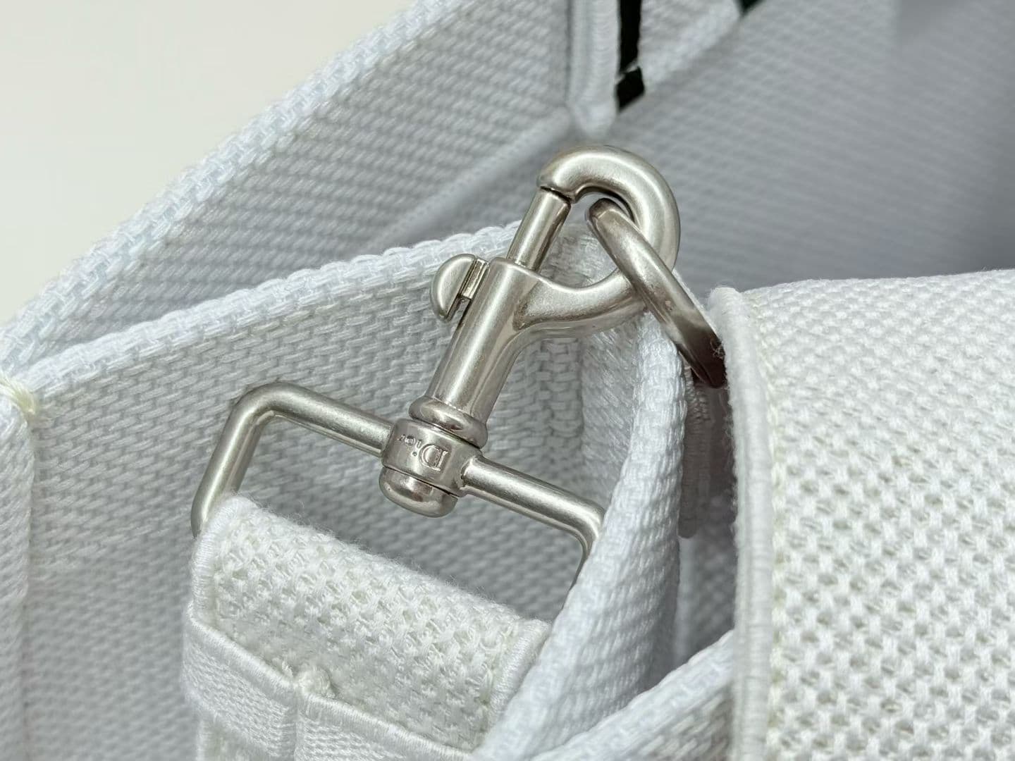 C1960 Details of Diore JWA’s new bags in the first season! The classic bags now have a modern touch. — image 7