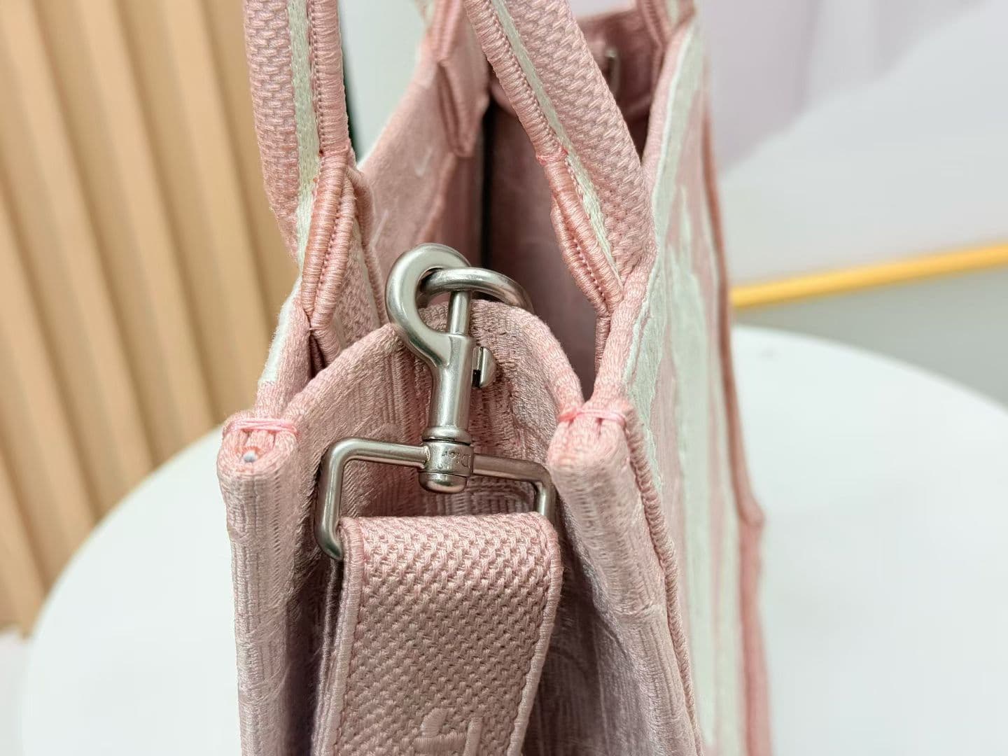 C1958 Details of Diô JWA’s new bags in the first season! The classic bags now have a modern feel — image 6