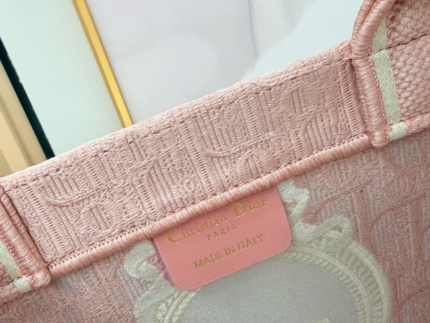 C1958 Details of Diô JWA’s new bags in the first season! The classic bags now have a modern feel — image 8