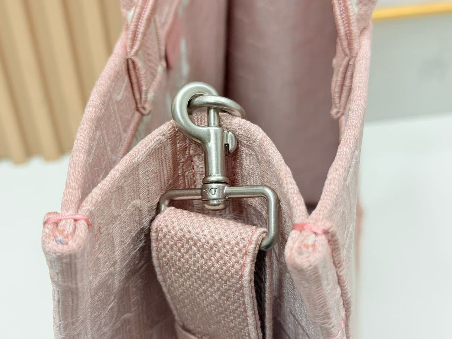 C1954 Details of Diore JWA’s new bags in the first season! The classic bags now have a modern touch. — image 7