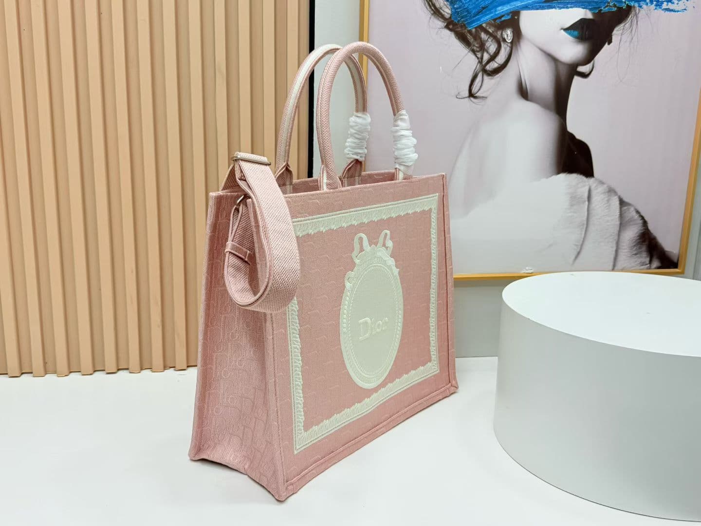 C1954 Details of Diore JWA’s new bags in the first season! The classic bags now have a modern touch. — image 2