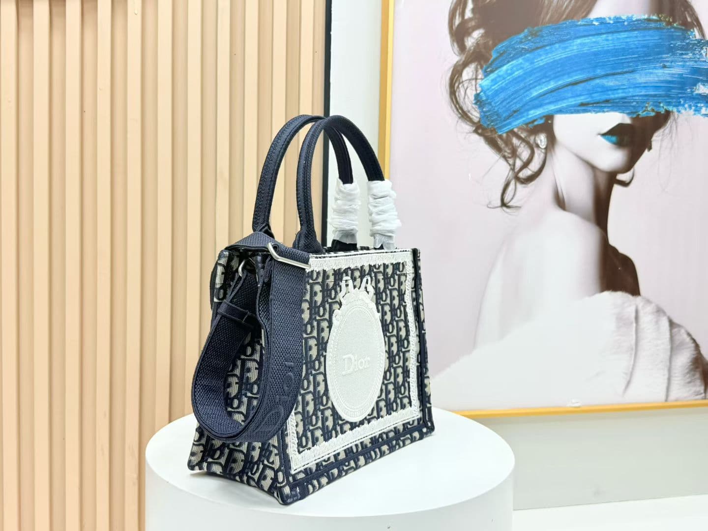 C1952 Details of Diore JWA’s new bags in the first season! The classic bags now have a modern touch. — image 3