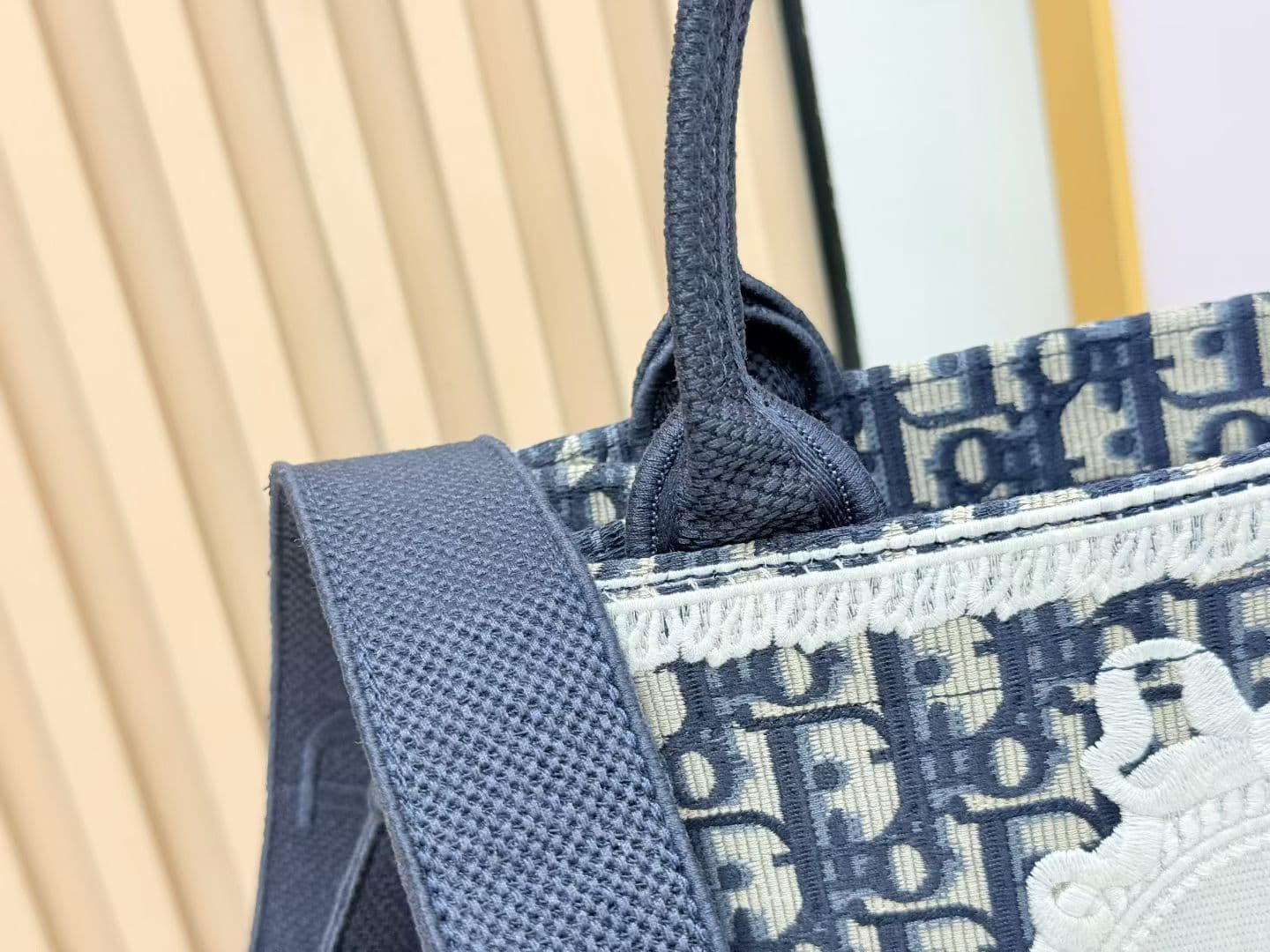 C1952 Details of Diore JWA’s new bags in the first season! The classic bags now have a modern touch. — image 5