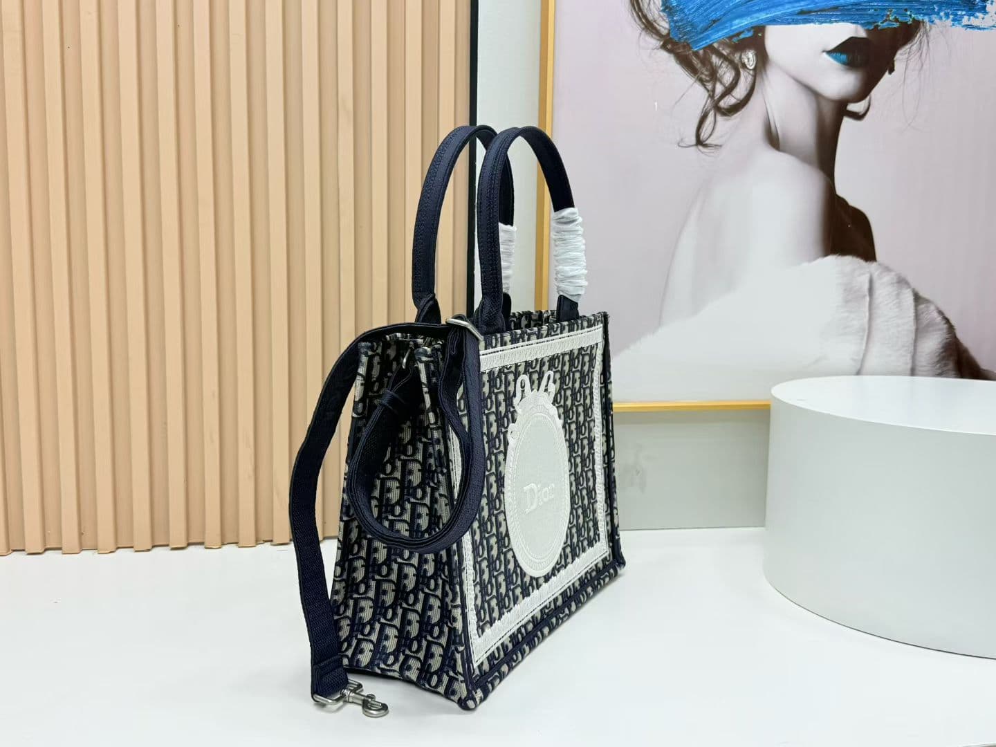 C1950 Details of Diore JWA’s new bags in the first season! The classic bags now have a modern touch. — image 2