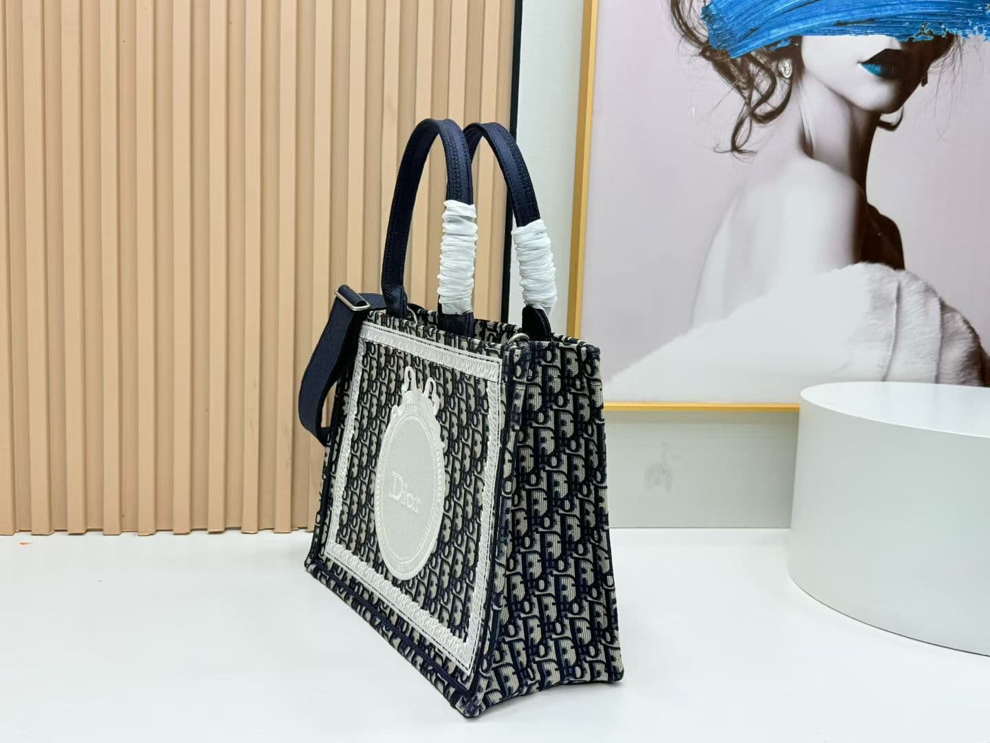 C1950 Details of Diore JWA’s new bags in the first season! The classic bags now have a modern touch. — image 3