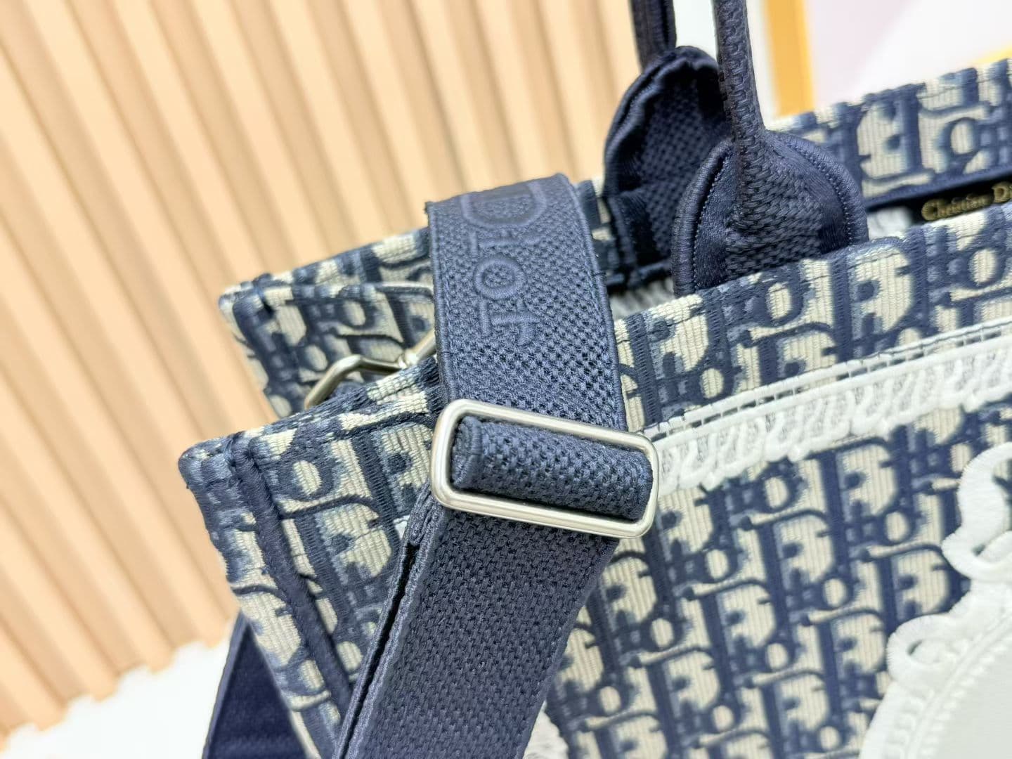 C1948 Details of Diore JWA’s new bags in the first season! The classic bags now have a modern touch. — image 6