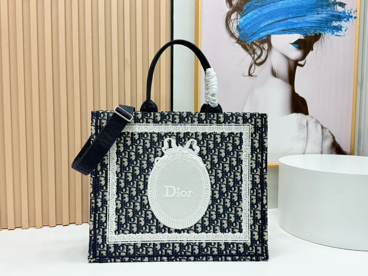 C1947 Details of Diore JWA’s new bags in the first season! The classic bags now have a modern twist. — image 1