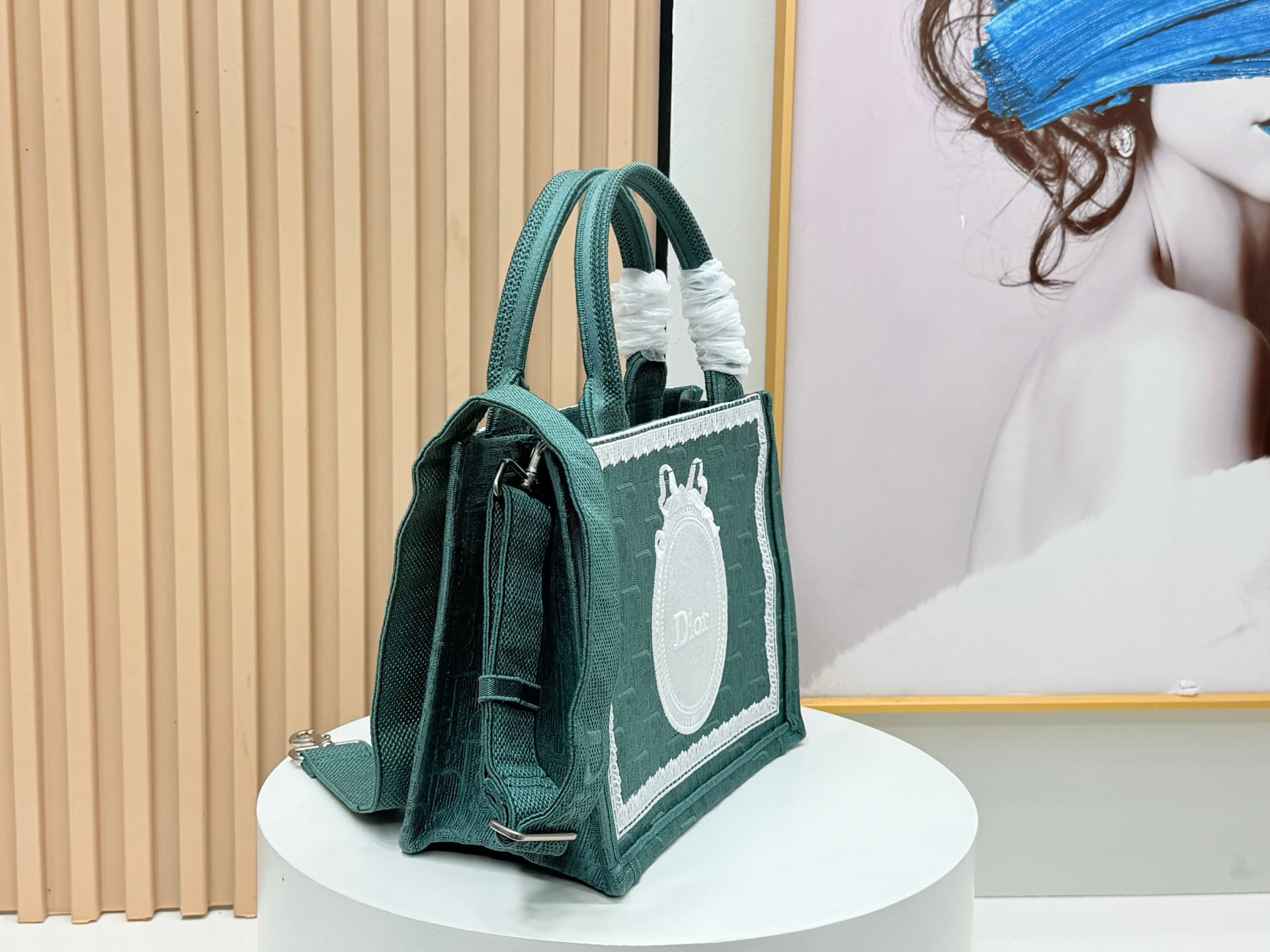 C1946 Details of Diore JWA’s new bags in the first season! The classic bags now have a modern touch. — image 2