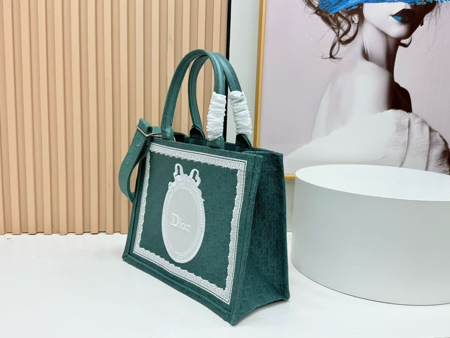 C1944 Details of Diore JWA’s new bags in the first season! The classic bags now have a modern feel. — image 3