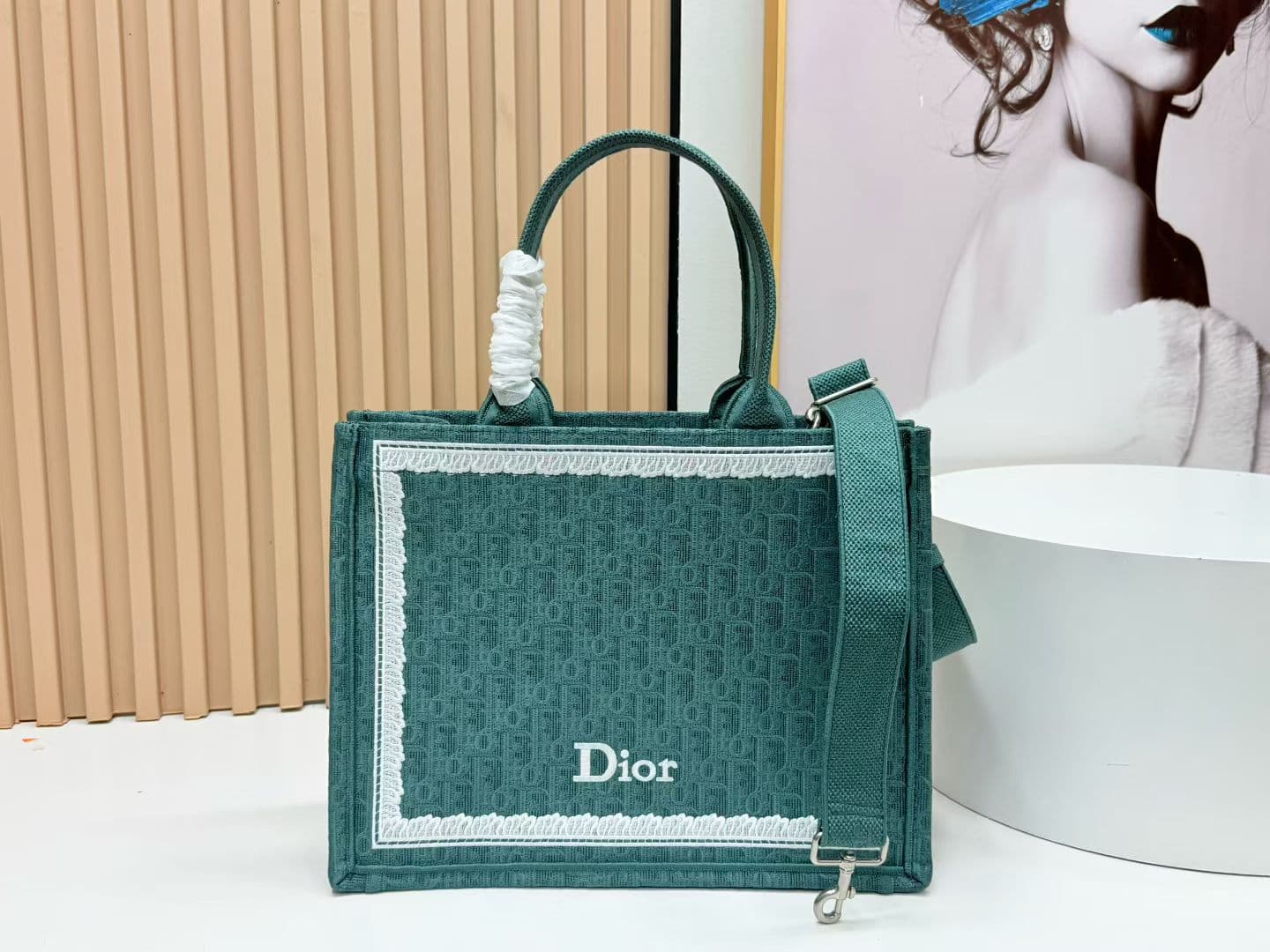 C1944 Details of Diore JWA’s new bags in the first season! The classic bags now have a modern feel. — image 4