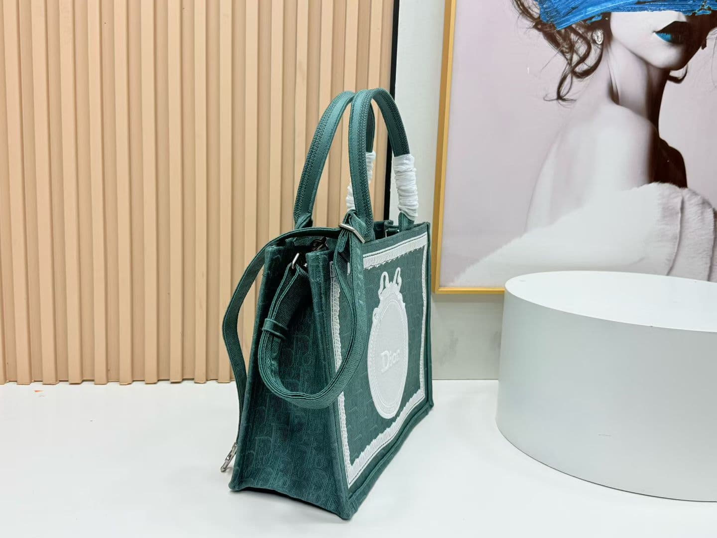 C1944 Details of Diore JWA’s new bags in the first season! The classic bags now have a modern feel. — image 2