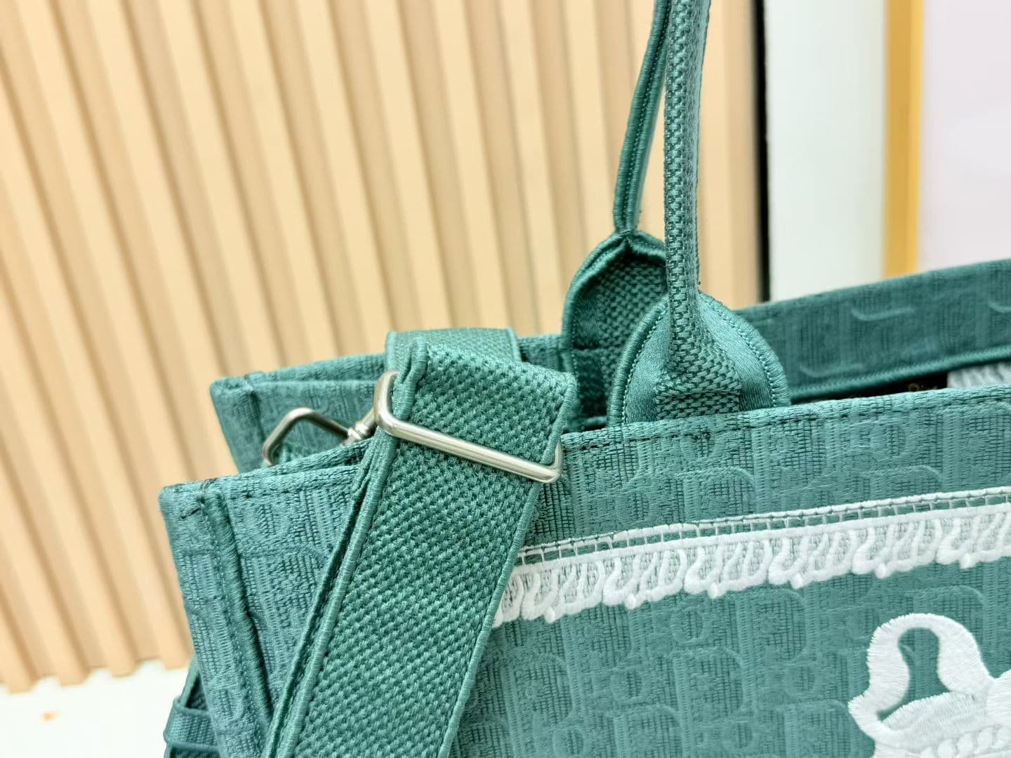 C1942 Details of Diore JWA’s new bags in the first season! The classic bags now have a modern touch. — image 6