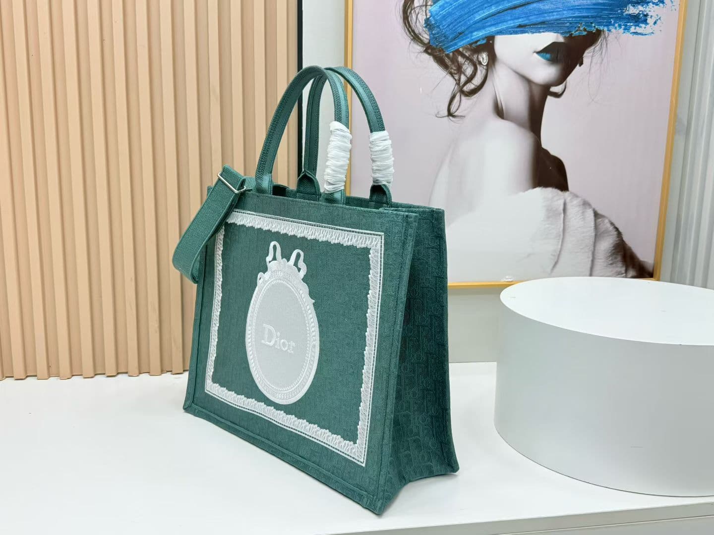 C1942 Details of Diore JWA’s new bags in the first season! The classic bags now have a modern touch. — image 3