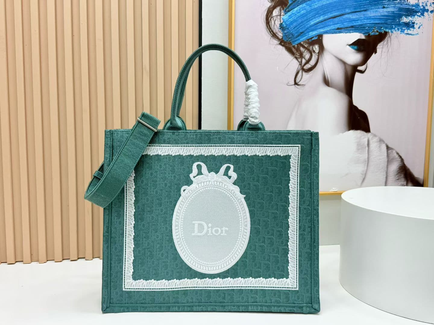 C1942 Details of Diore JWA’s new bags in the first season! The classic bags now have a modern touch. — image 1