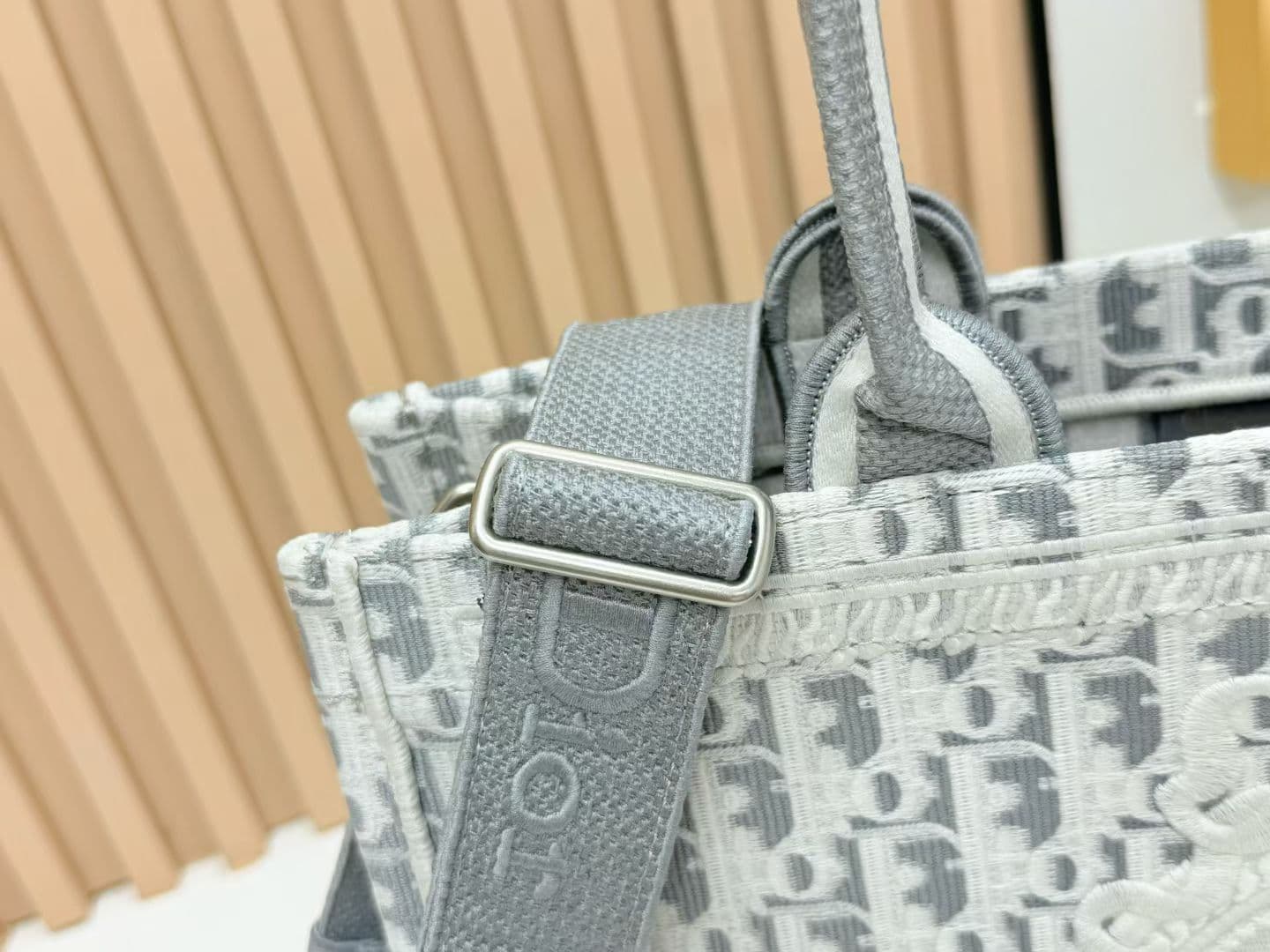 C1938 Details of Diore JWA’s new bags in the first season! The classic bags now have a modern feel. — image 6
