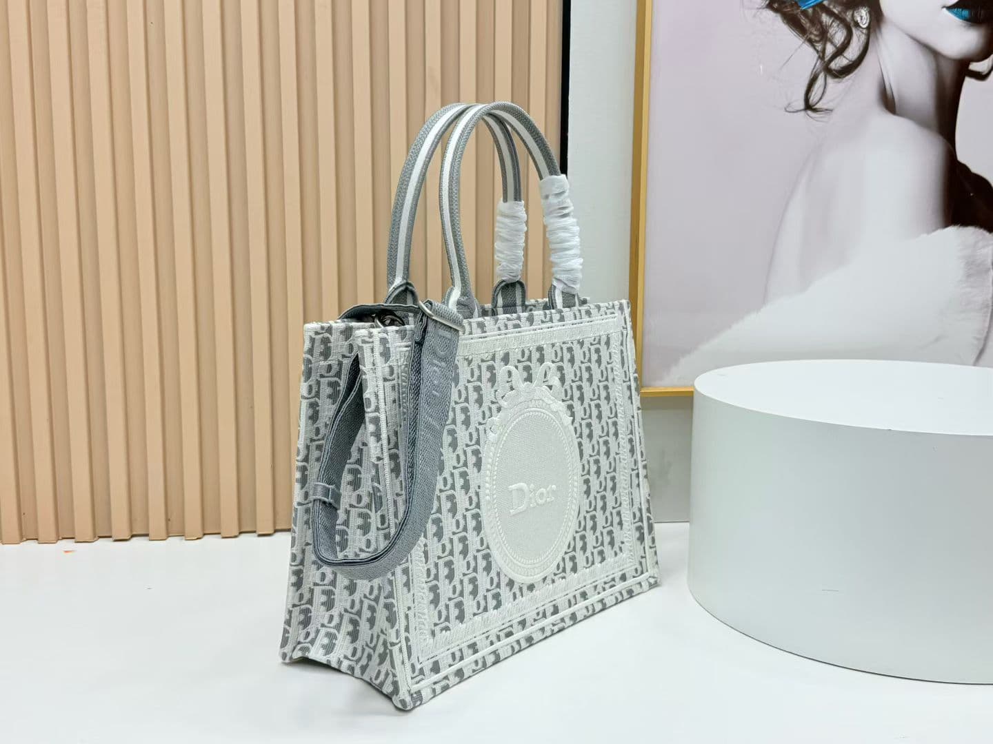 C1938 Details of Diore JWA’s new bags in the first season! The classic bags now have a modern feel. — image 2