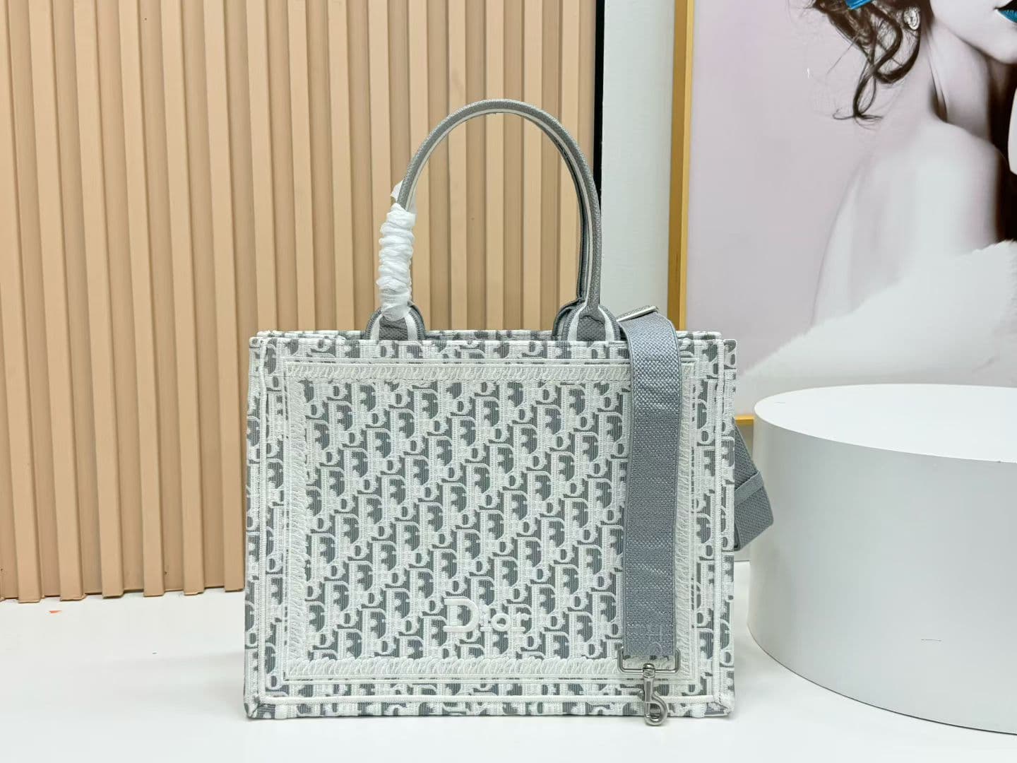 C1938 Details of Diore JWA’s new bags in the first season! The classic bags now have a modern feel. — image 4