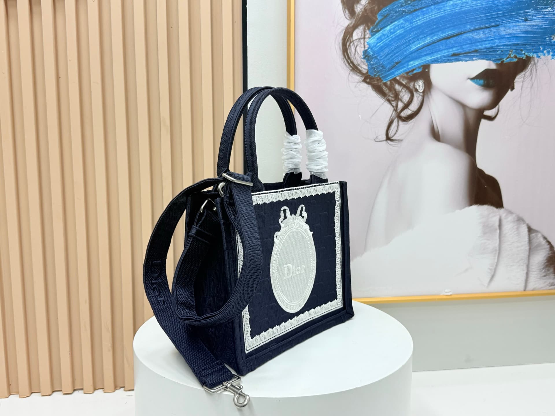 C1934 Details of Diore JWA’s new bags in the first season! The classic bags now have a modern touch. — image 2