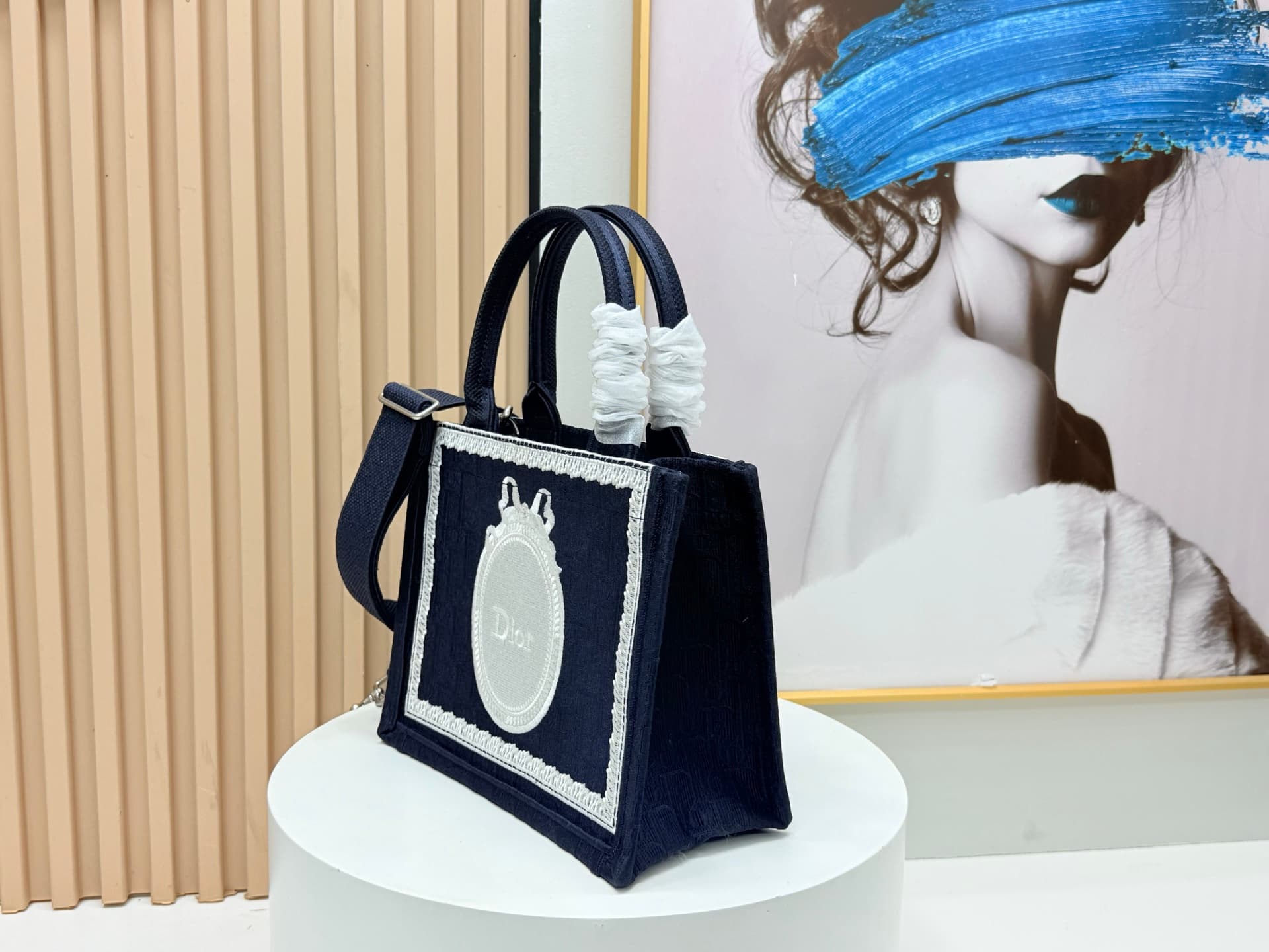 C1934 Details of Diore JWA’s new bags in the first season! The classic bags now have a modern touch. — image 3