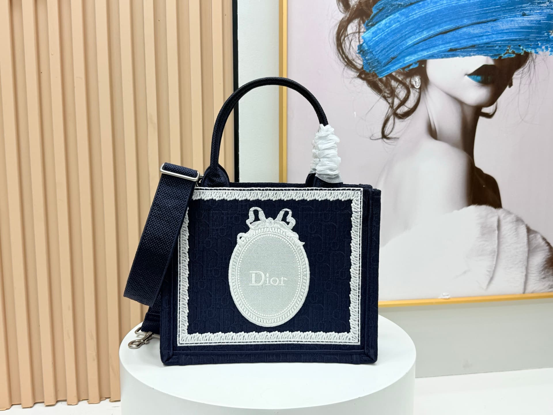 C1934 Details of Diore JWA’s new bags in the first season! The classic bags now have a modern touch. — image 1