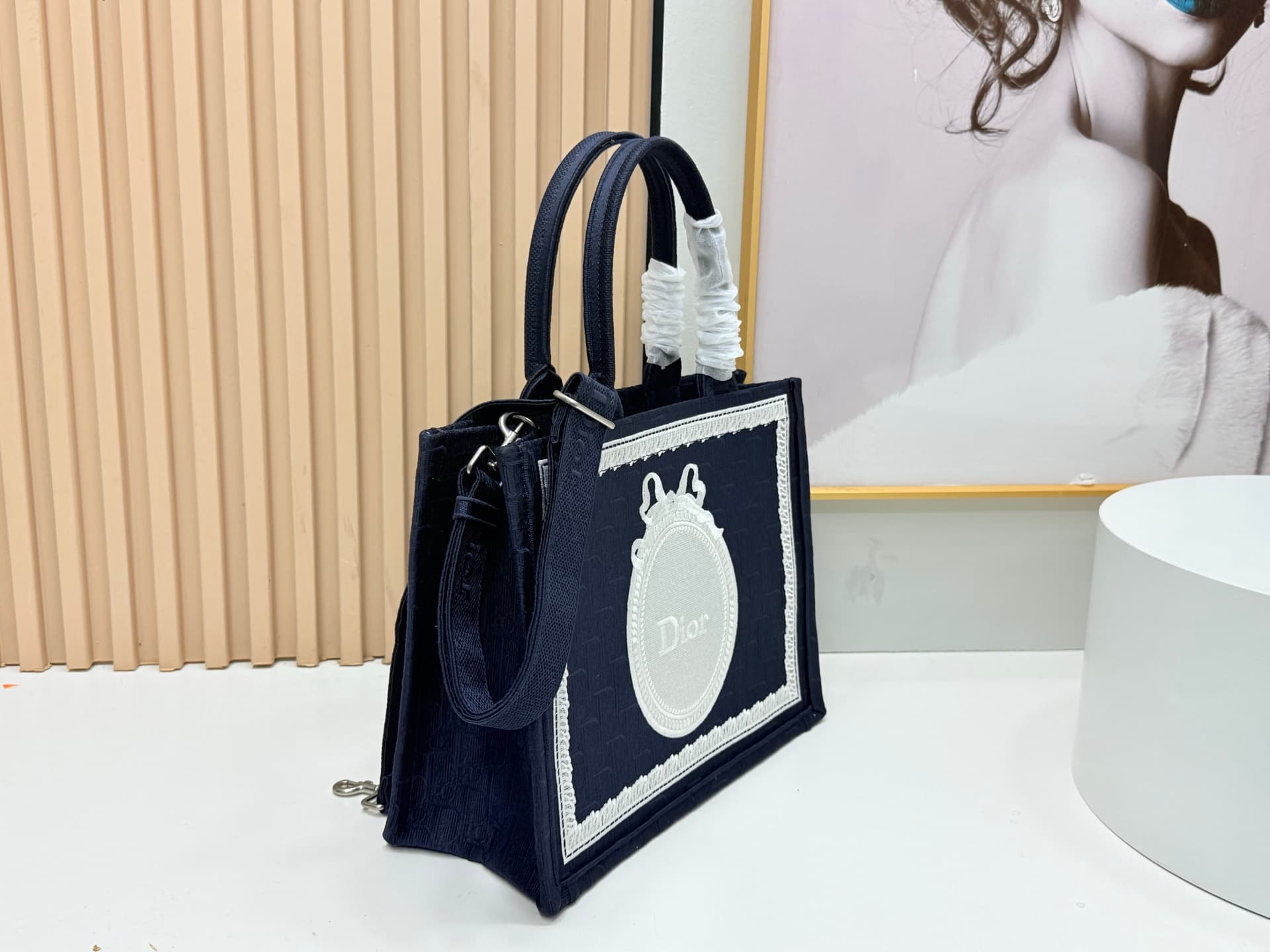 C1932 Details of Diô JWA’s new bags in the first season! The classic bags now have a modern twist. — image 2