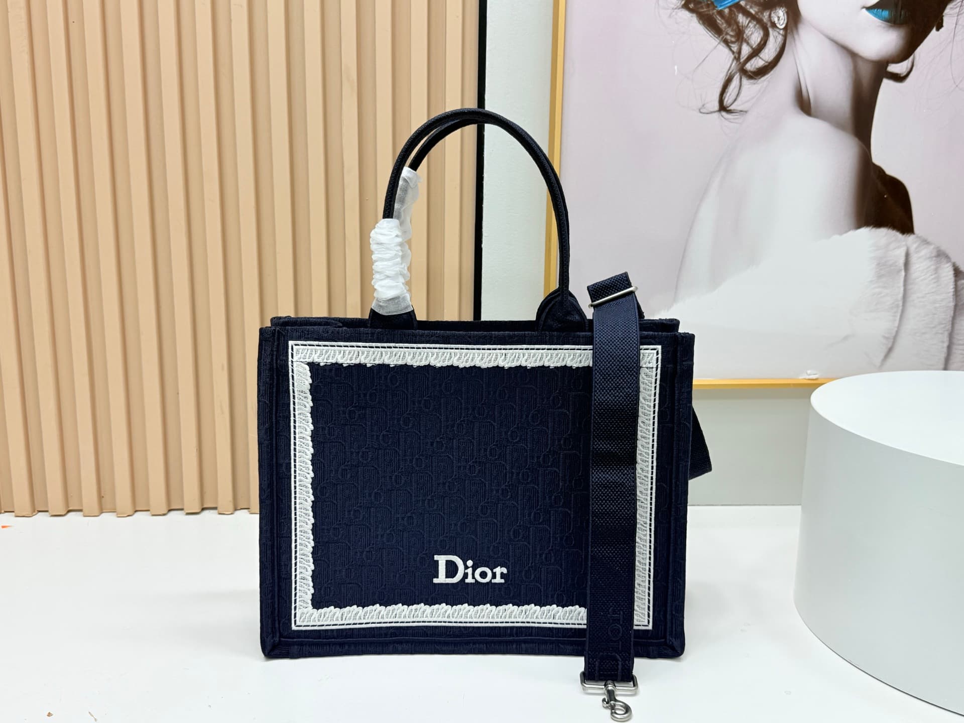 C1932 Details of Diô JWA’s new bags in the first season! The classic bags now have a modern twist. — image 4