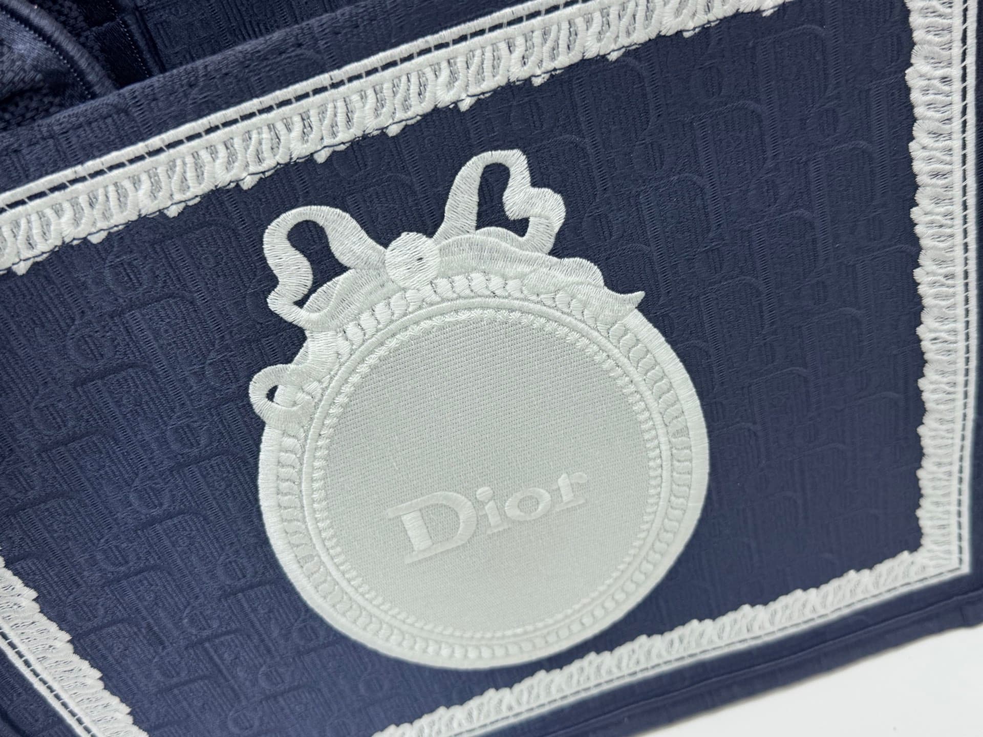 C1932 Details of Diô JWA’s new bags in the first season! The classic bags now have a modern twist. — image 5
