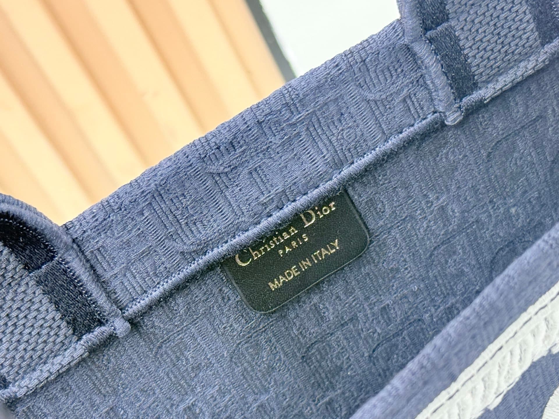 C1932 Details of Diô JWA’s new bags in the first season! The classic bags now have a modern twist. — image 7