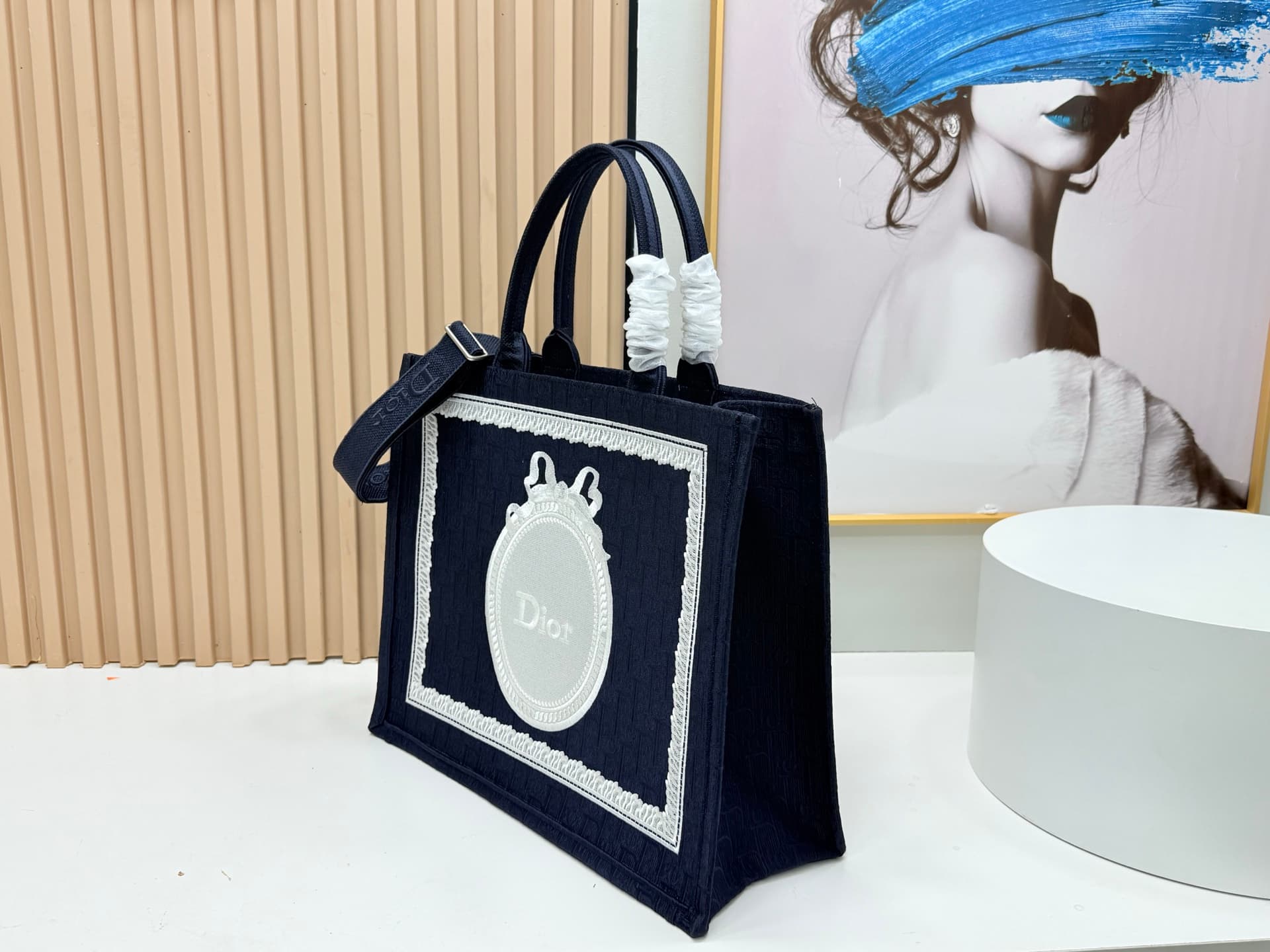 C1930 Details of Diore JWA’s new bags in the first season! The classic bags now have a modern touch. — image 3