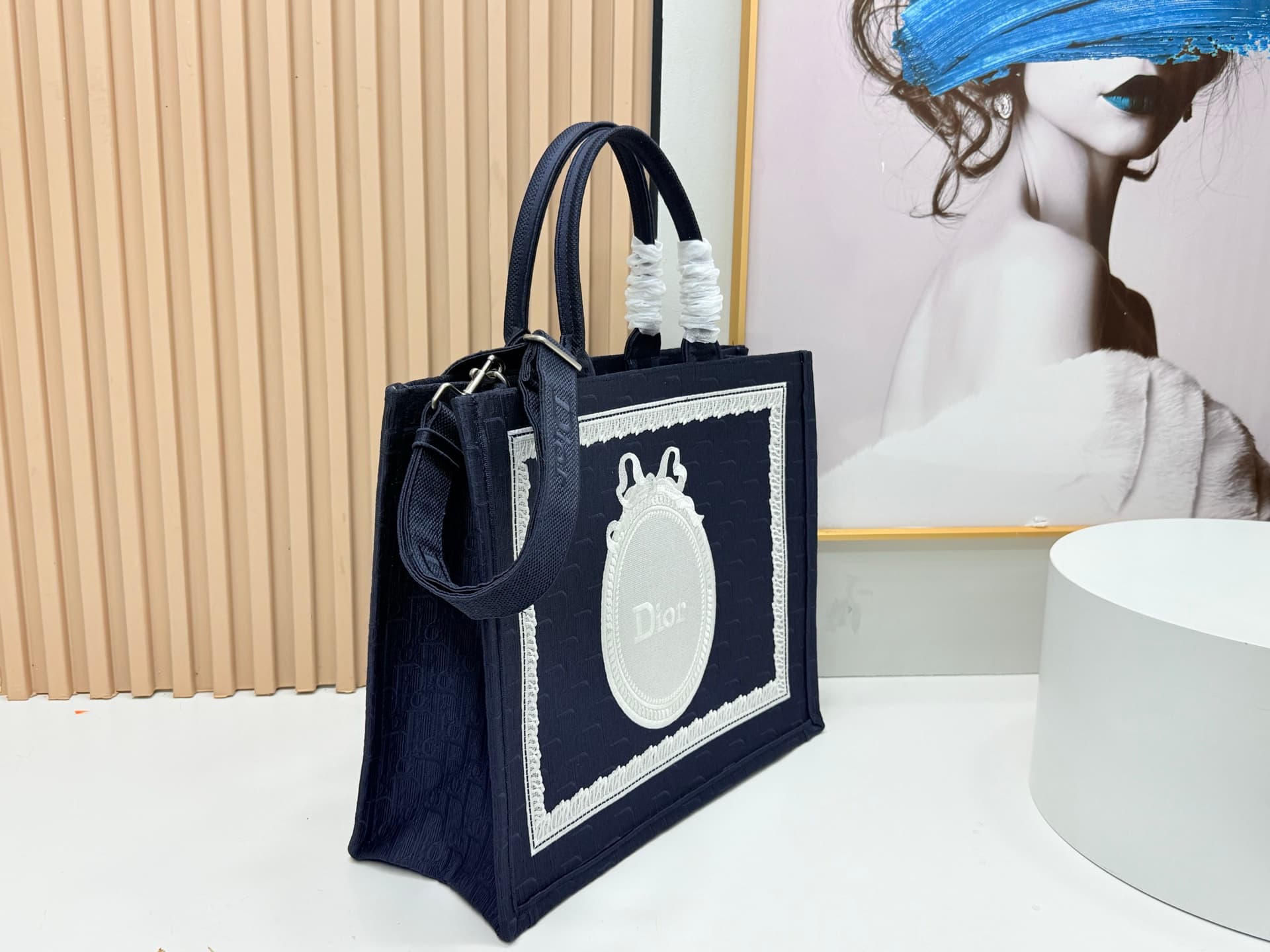 C1930 Details of Diore JWA’s new bags in the first season! The classic bags now have a modern touch. — image 2