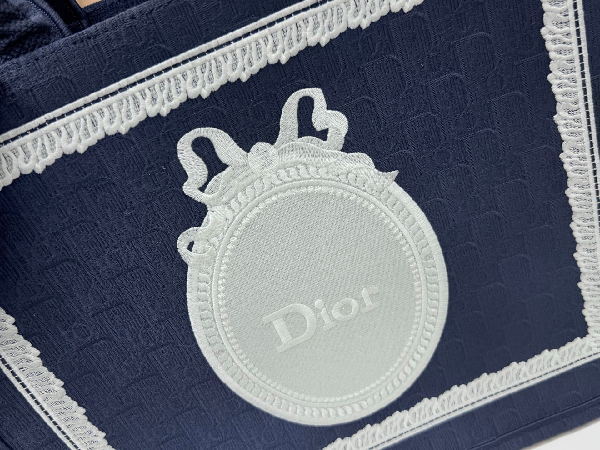 C1930 Details of Diore JWA’s new bags in the first season! The classic bags now have a modern touch. — image 5