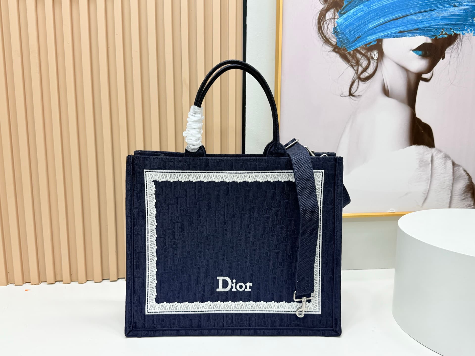 C1930 Details of Diore JWA’s new bags in the first season! The classic bags now have a modern touch. — image 4