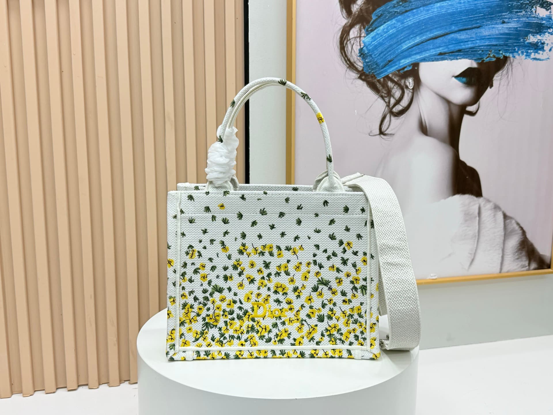 C1928 Details of Diore JWA’s new bags in the first season! The classic bags now have a modern twist. — image 4