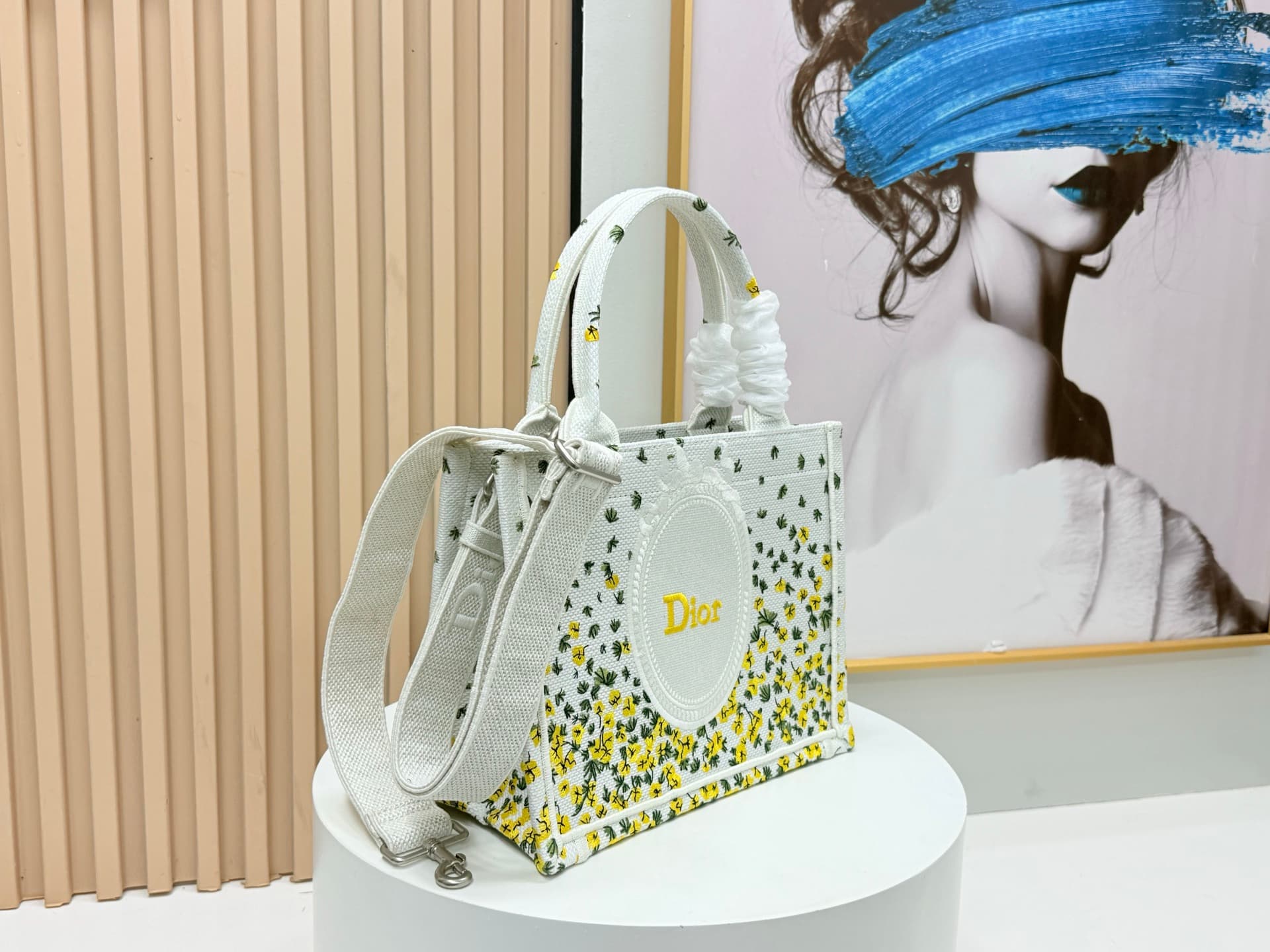 C1928 Details of Diore JWA’s new bags in the first season! The classic bags now have a modern twist. — image 2