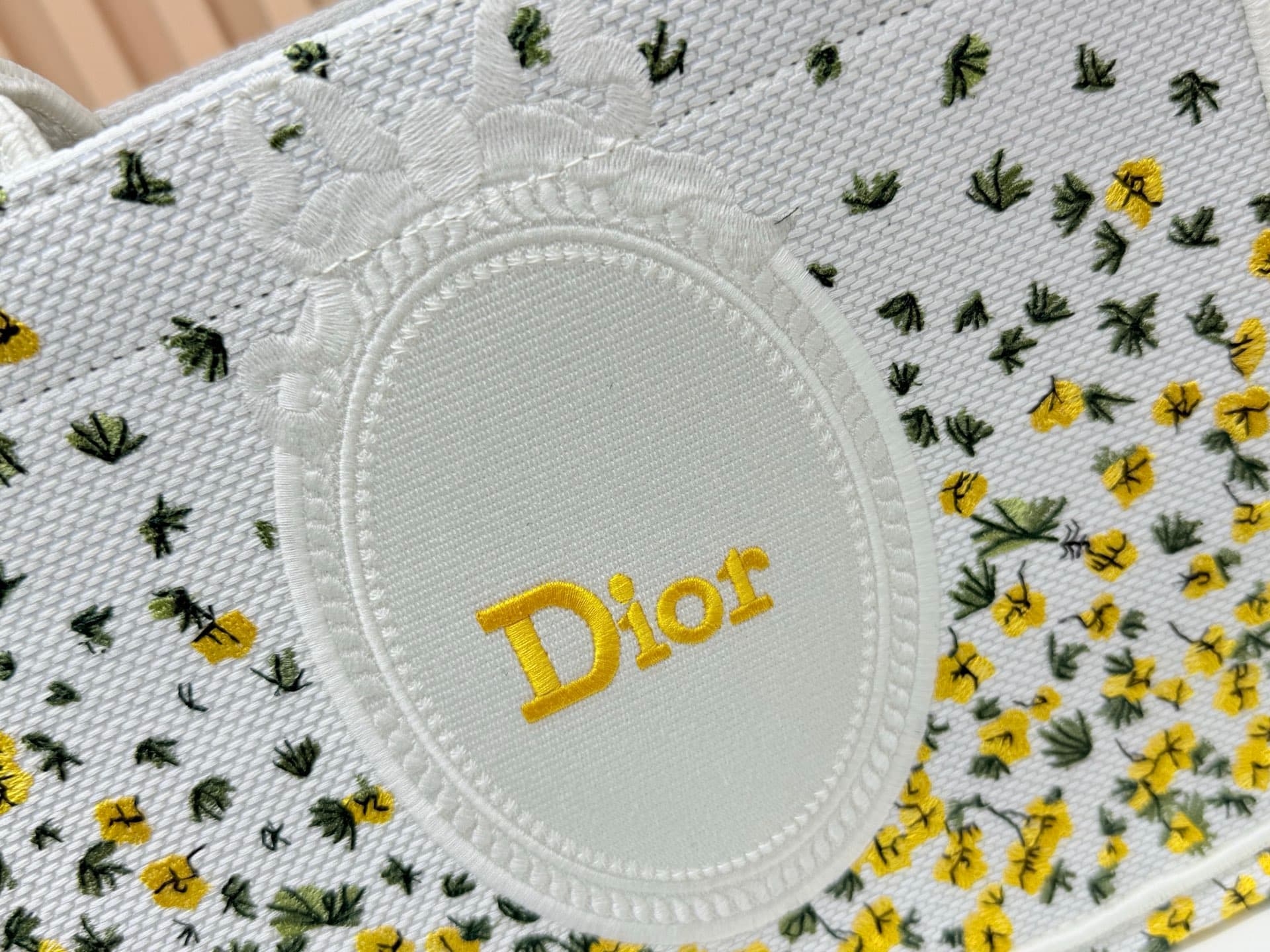 C1928 Details of Diore JWA’s new bags in the first season! The classic bags now have a modern twist. — image 5