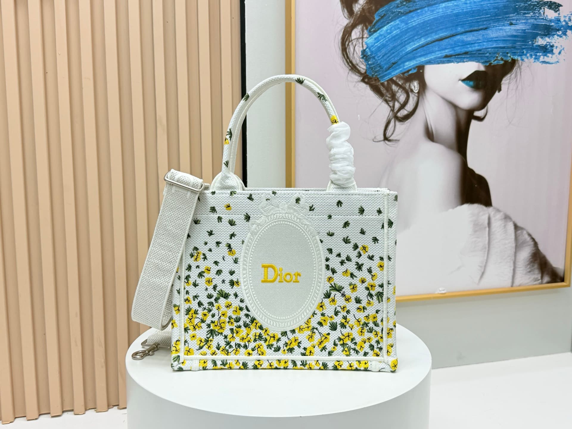 C1928 Details of Diore JWA’s new bags in the first season! The classic bags now have a modern twist. — image 1