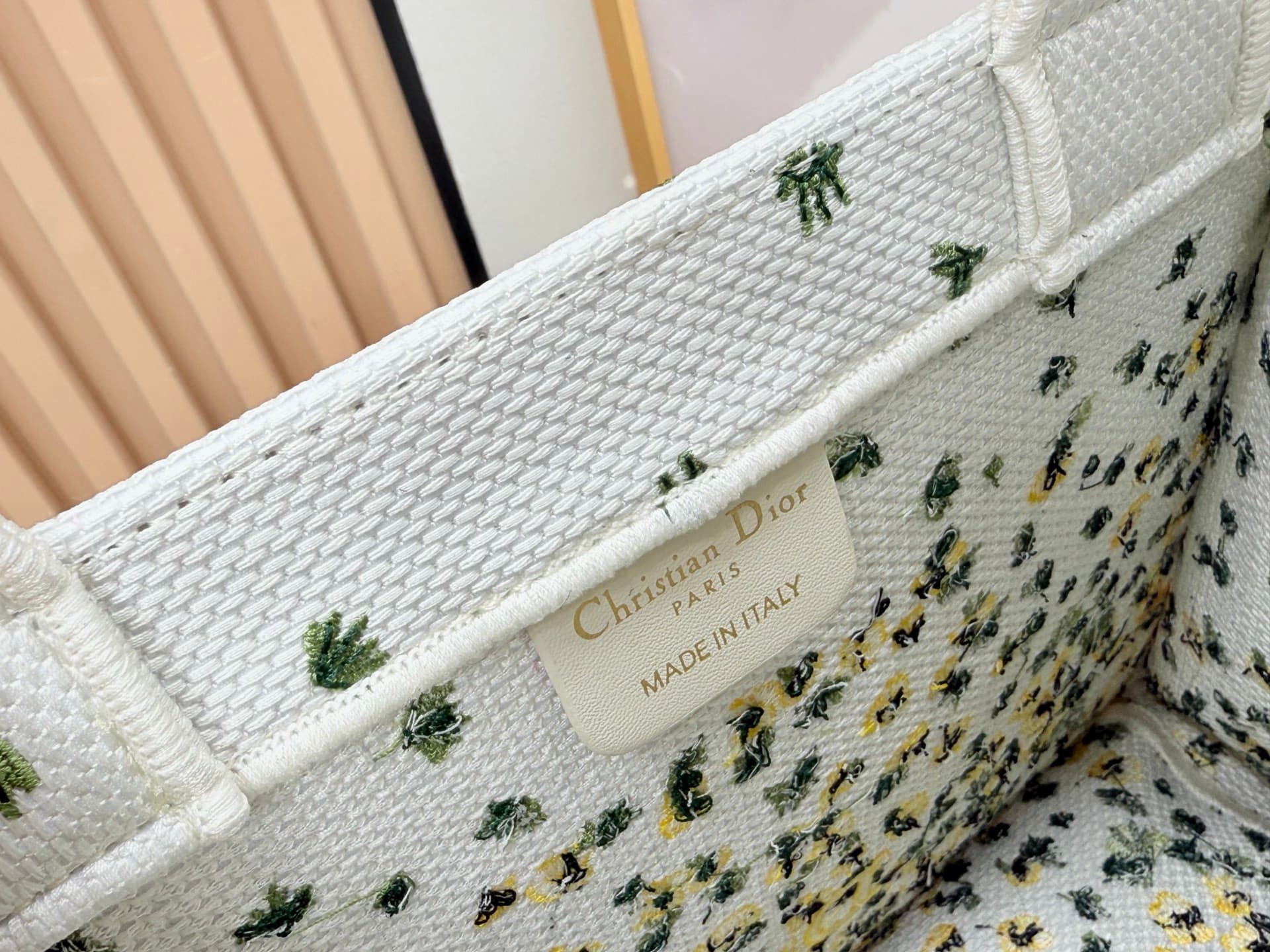 C1928 Details of Diore JWA’s new bags in the first season! The classic bags now have a modern twist. — image 8