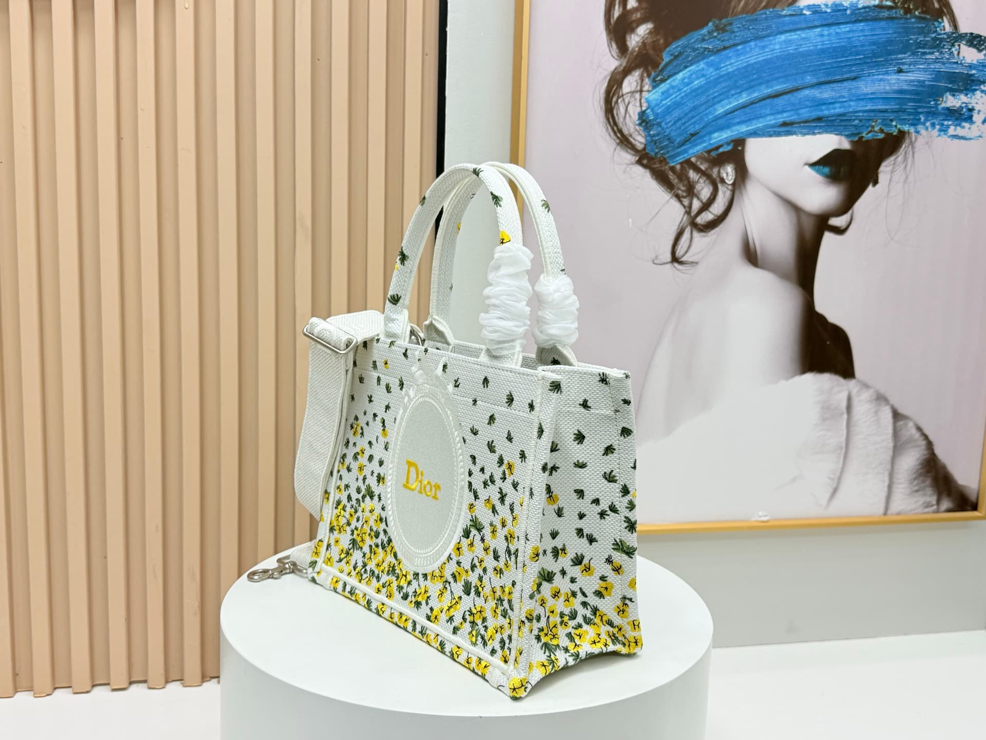 C1928 Details of Diore JWA’s new bags in the first season! The classic bags now have a modern twist. — image 3