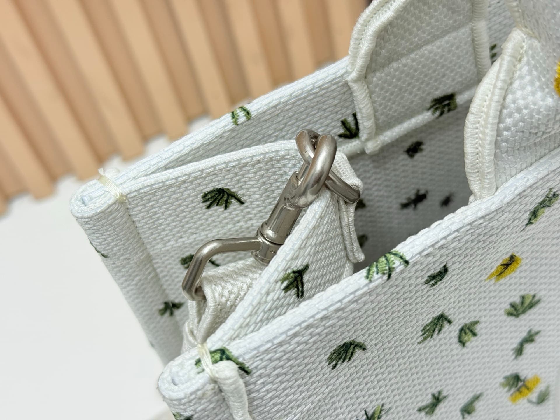 C1926 Details of Diò JWA’s new bags in the first season! The classic bags now have a modern touch. — image 6
