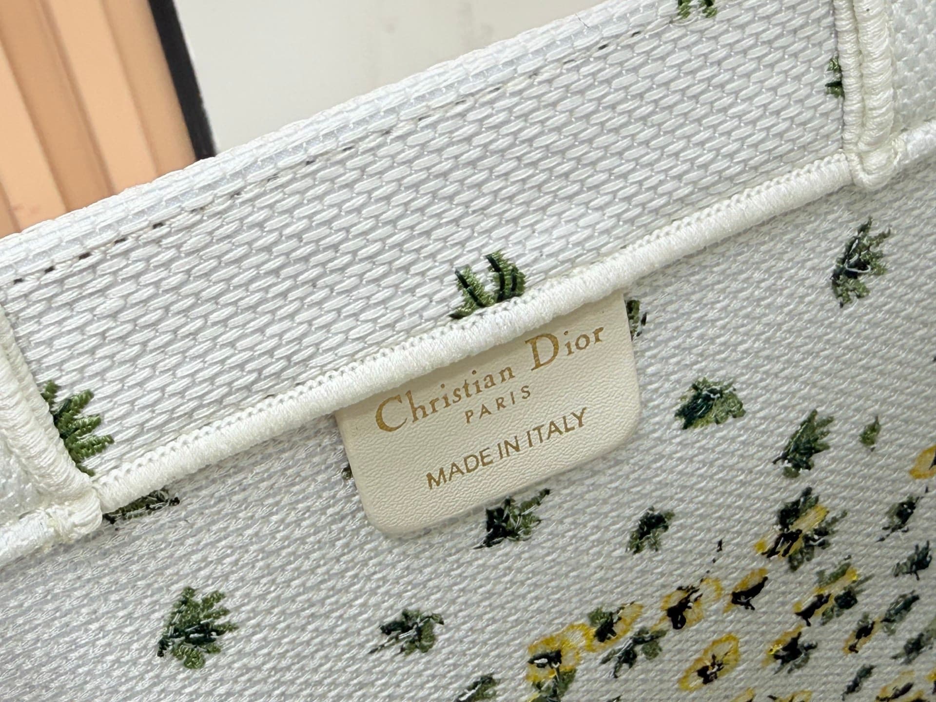 C1926 Details of Diò JWA’s new bags in the first season! The classic bags now have a modern touch. — image 7