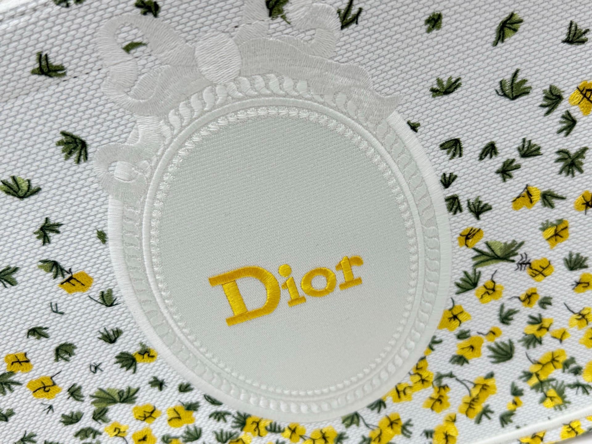 C1926 Details of Diò JWA’s new bags in the first season! The classic bags now have a modern touch. — image 5