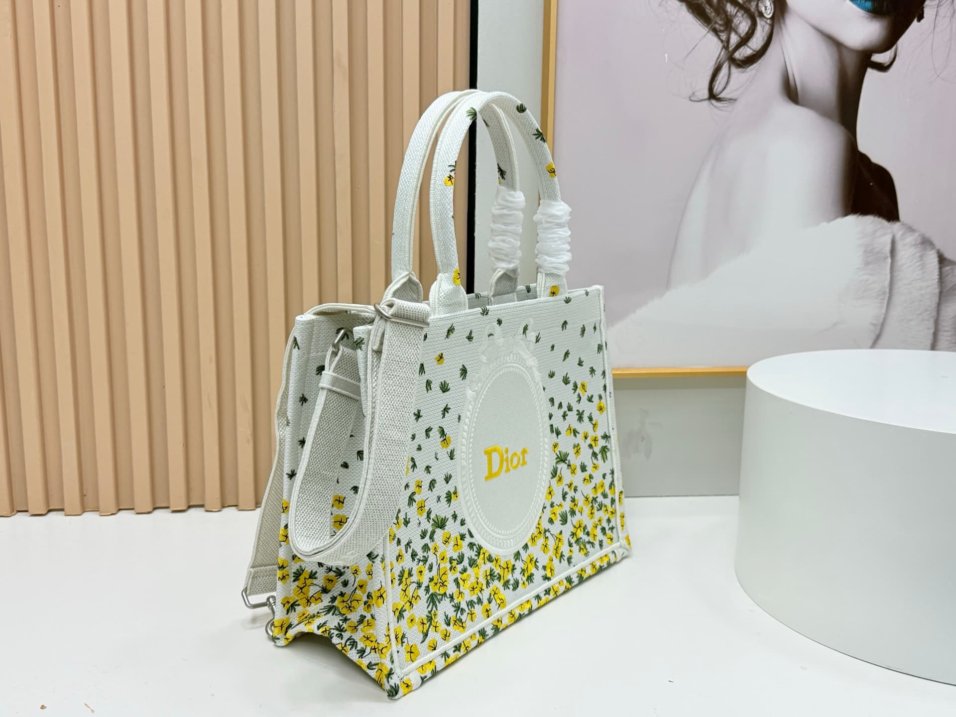 C1926 Details of Diò JWA’s new bags in the first season! The classic bags now have a modern touch. — image 2