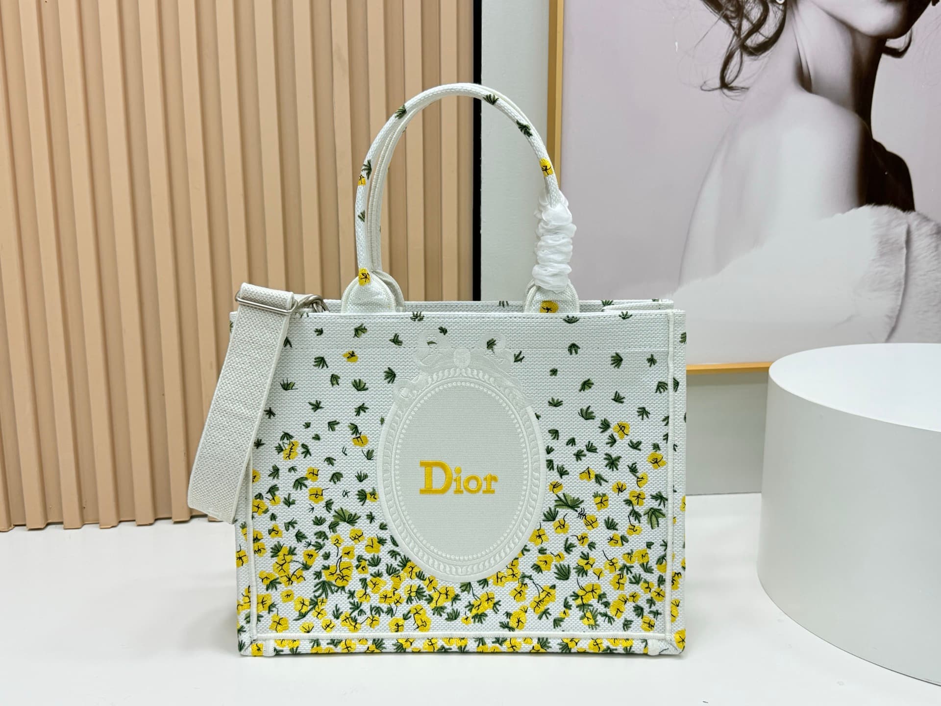 C1925 Details of Diore JWA’s new bags in the first season! The classic bags now have a modern touch. — image 1