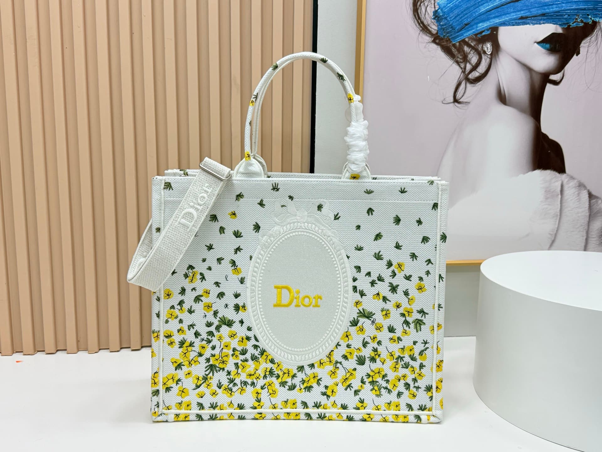 C1924 Details of Diore JWA’s new bags in the first season! The classic bags now have a modern touch. — image 1