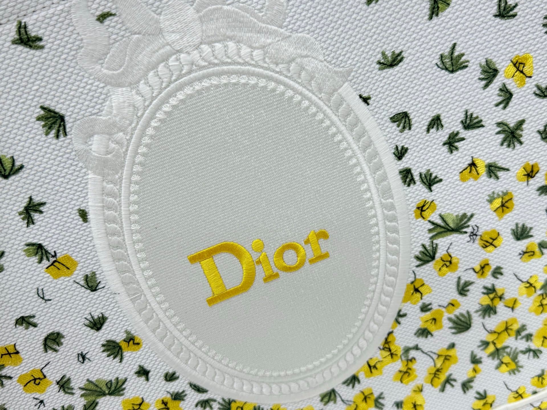 C1924 Details of Diore JWA’s new bags in the first season! The classic bags now have a modern touch. — image 5