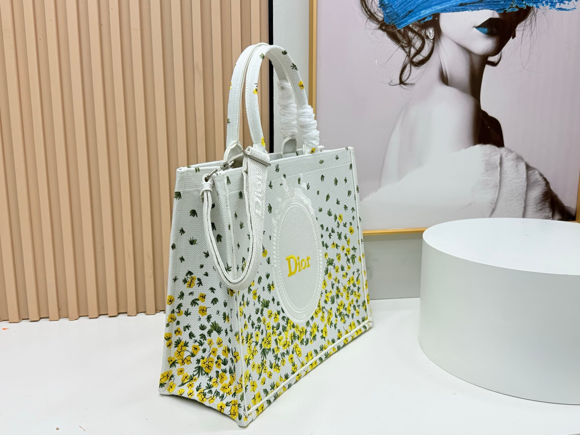 C1924 Details of Diore JWA’s new bags in the first season! The classic bags now have a modern touch. — image 2